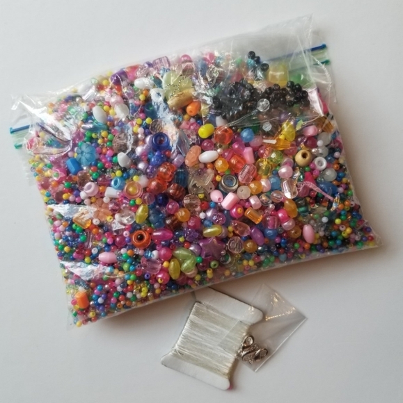 ❗Vintage Early 2000s Beads and Necklace Making Set❗ - Picture 3 of 6